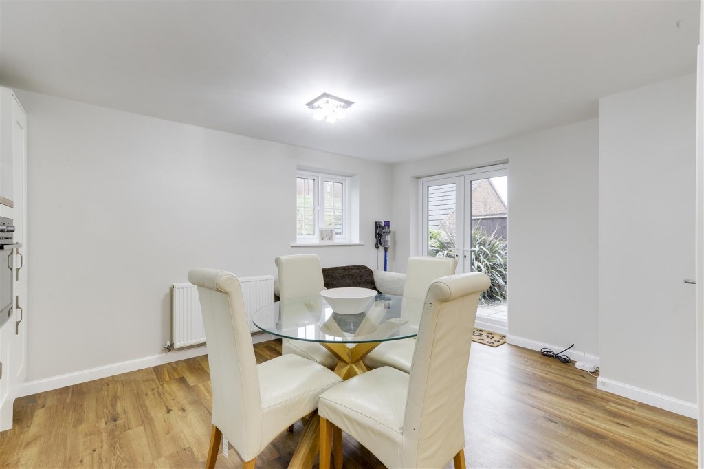 Roxburgh Close, Arnold, Nottinghamshire, NG5 8RN