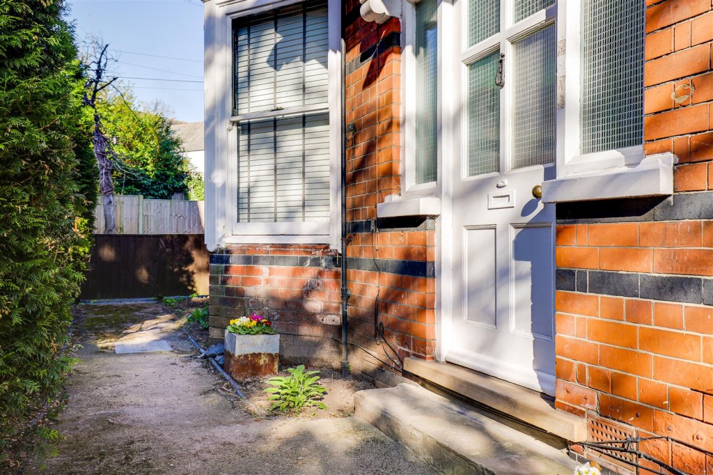 Mansfield Road, Nottingham, Nottinghamshire, NG5 2DP