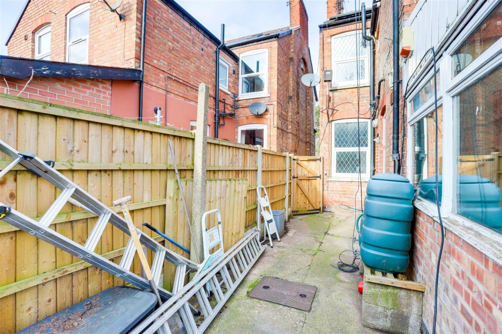 Orston Road East, West Bridgford, Nottinghamshire, NG2 5FU