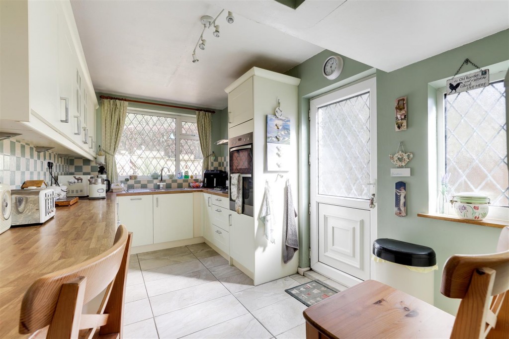 Homefield Avenue, Arnold, Nottingham, NG5 8FZ