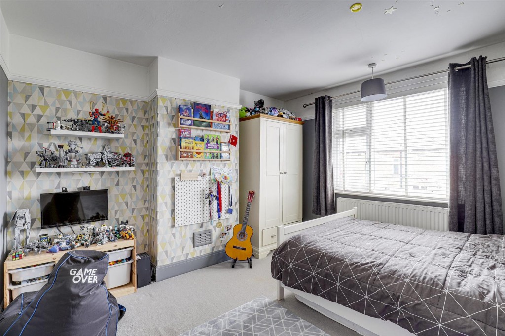Westdale Lane, Carlton, Nottinghamshire, NG4 4FT