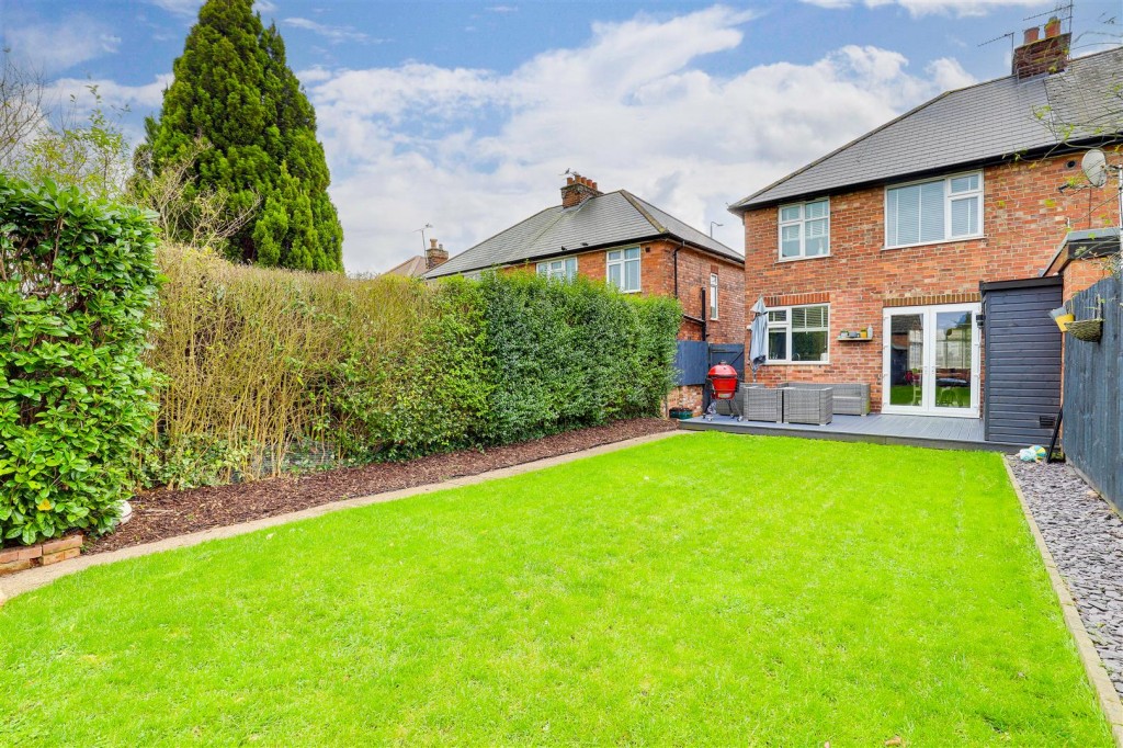 Westdale Lane, Carlton, Nottinghamshire, NG4 4FT