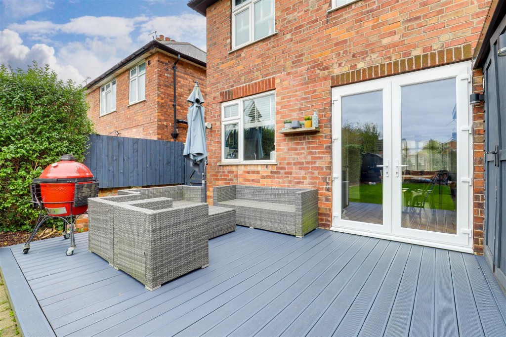 Westdale Lane, Carlton, Nottinghamshire, NG4 4FT