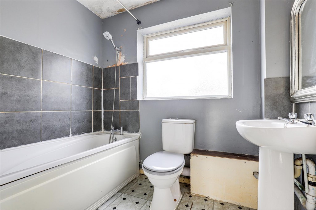 Hillgrove Gardens, Top Valley, Nottinghamshire, NG5 9ND