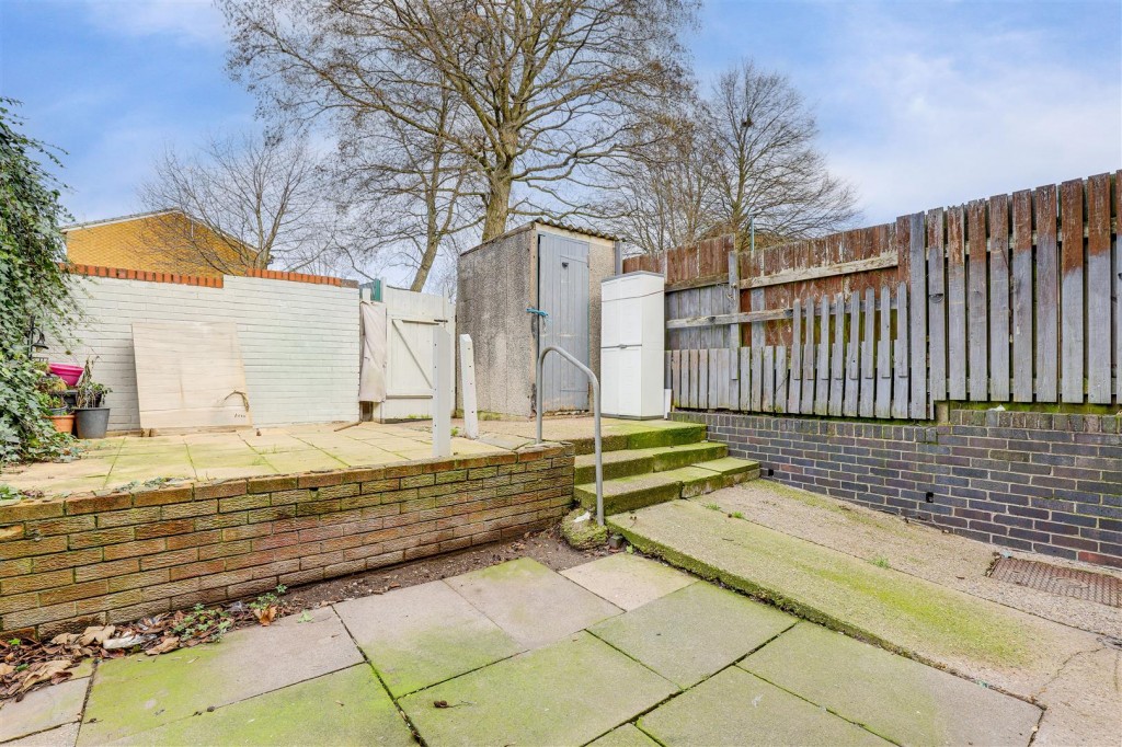 Hillgrove Gardens, Top Valley, Nottinghamshire, NG5 9ND
