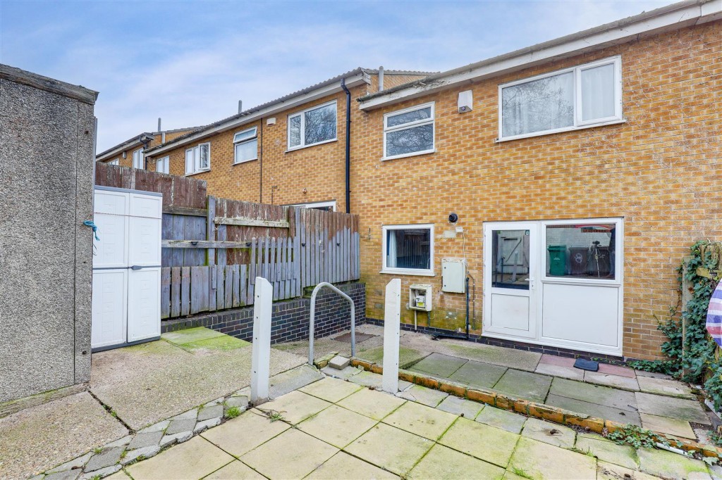 Hillgrove Gardens, Top Valley, Nottinghamshire, NG5 9ND