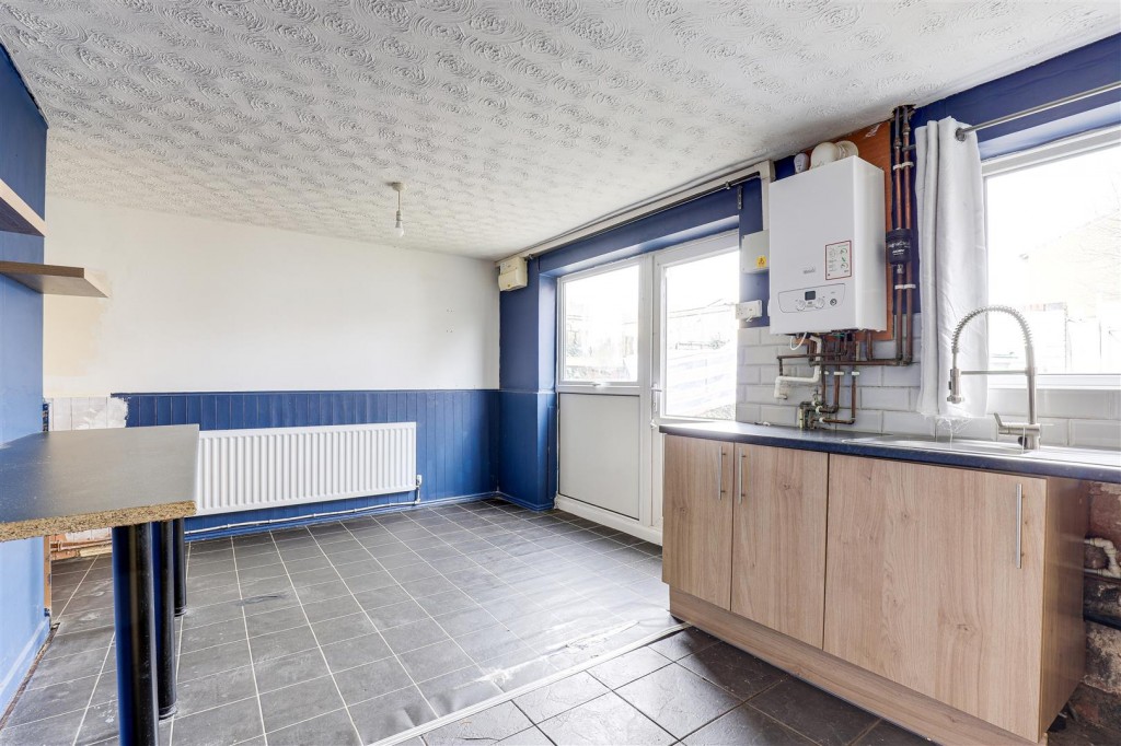 Hillgrove Gardens, Top Valley, Nottinghamshire, NG5 9ND