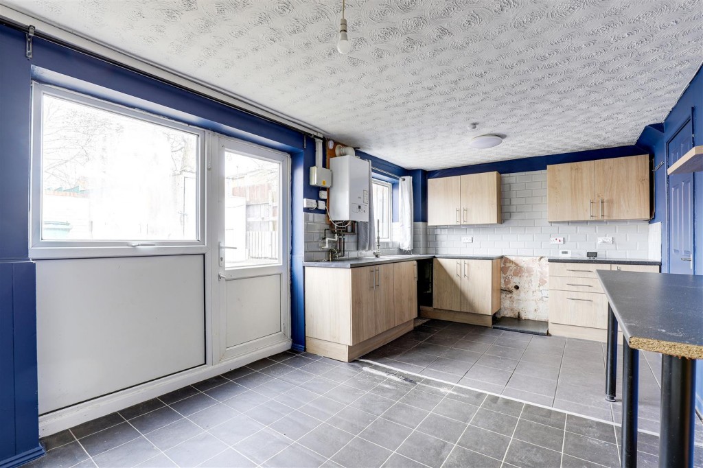Hillgrove Gardens, Top Valley, Nottinghamshire, NG5 9ND