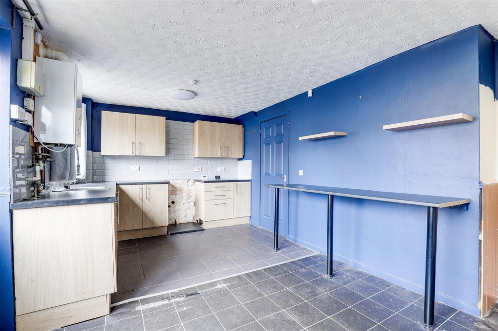 Hillgrove Gardens, Top Valley, Nottinghamshire, NG5 9ND