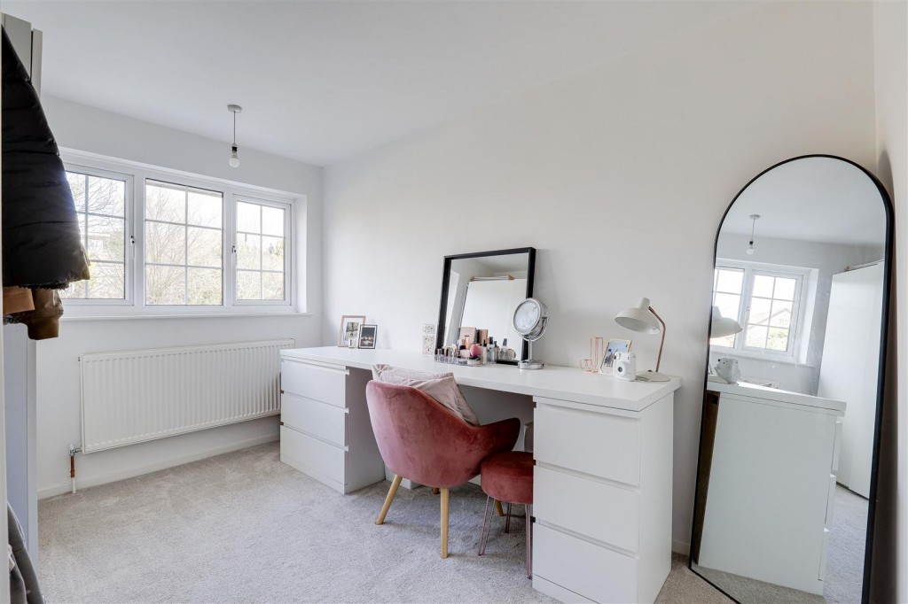 Featherstone Close, Gedling, Nottinghamshire, NG4 4JA