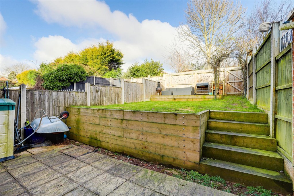 Featherstone Close, Gedling, Nottinghamshire, NG4 4JA