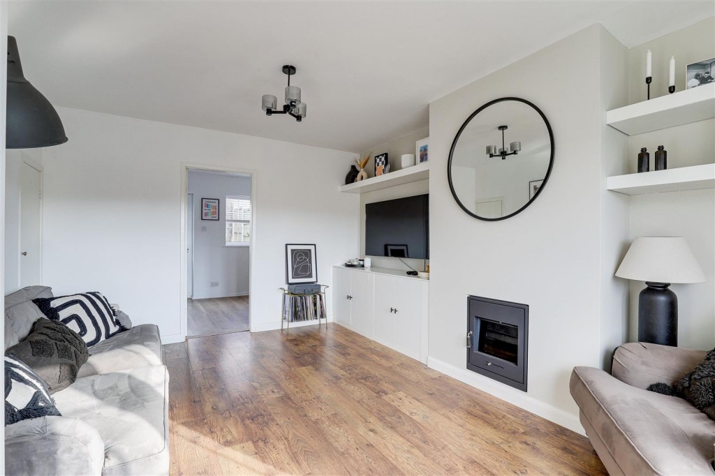 Featherstone Close, Gedling, Nottinghamshire, NG4 4JA
