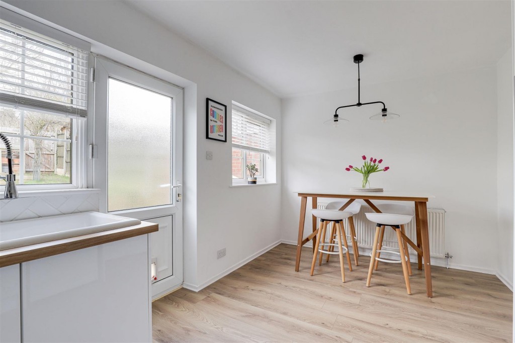 Featherstone Close, Gedling, Nottinghamshire, NG4 4JA