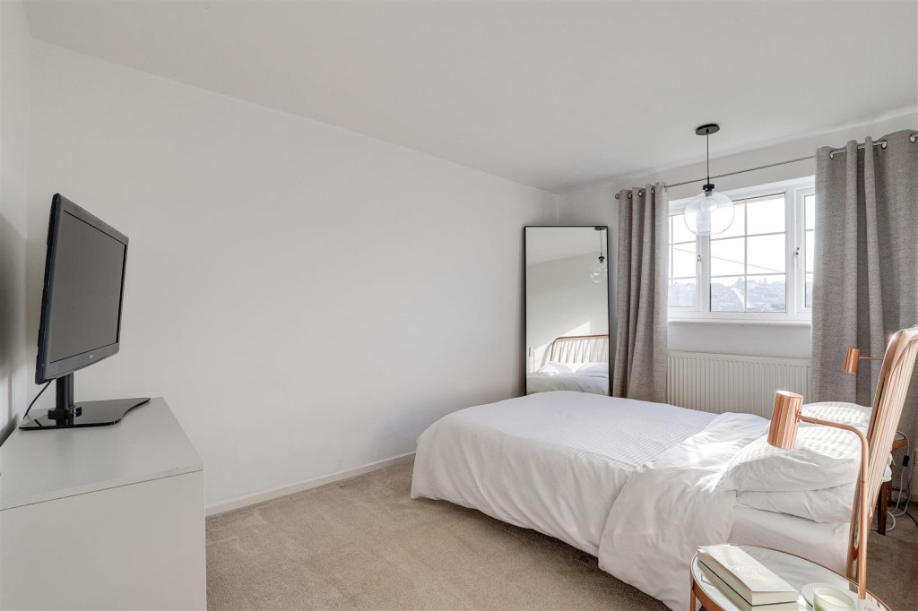 Featherstone Close, Gedling, Nottinghamshire, NG4 4JA