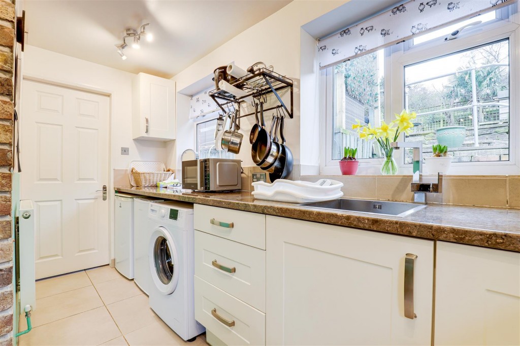 Chesterfield Avenue, Gedling, Nottinghamshire, NG4 4GE