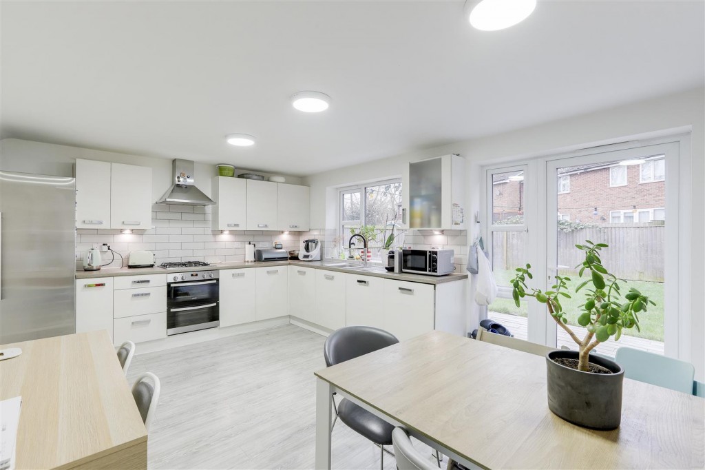Autumn Way, Beeston, Nottinghamshire, NG9 2JW