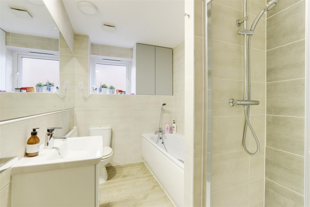 Autumn Way, Beeston, Nottinghamshire, NG9 2JW