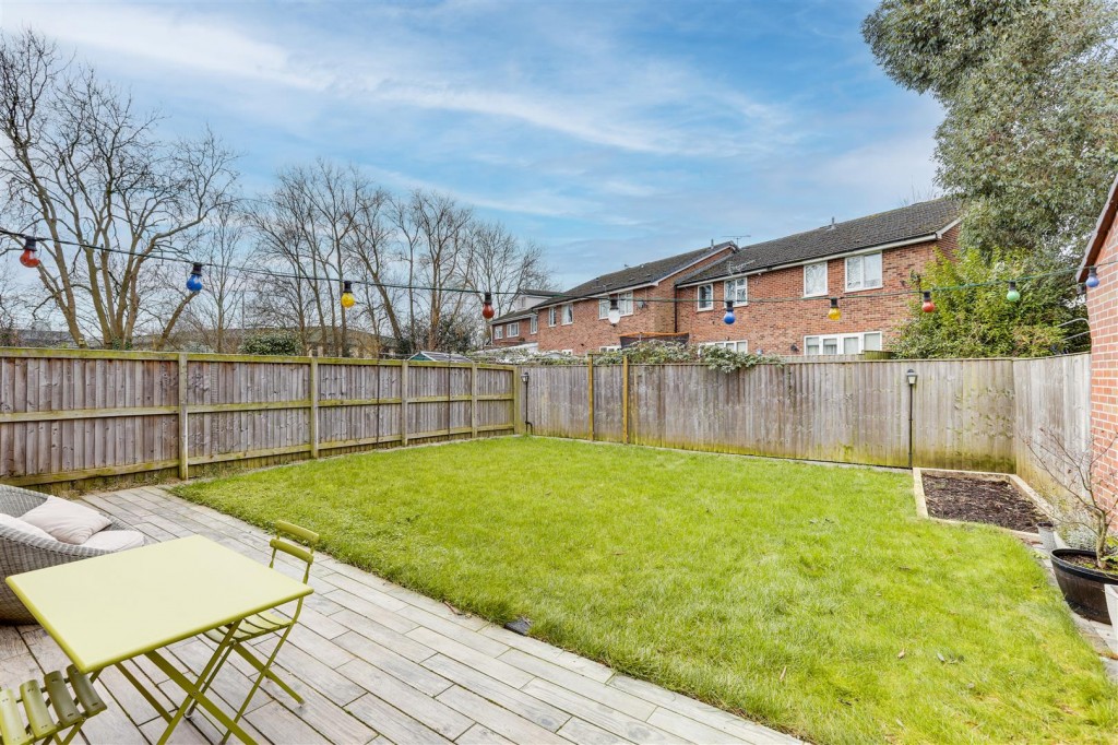 Autumn Way, Beeston, Nottinghamshire, NG9 2JW