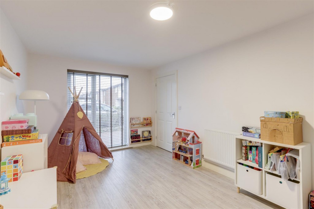 Autumn Way, Beeston, Nottinghamshire, NG9 2JW