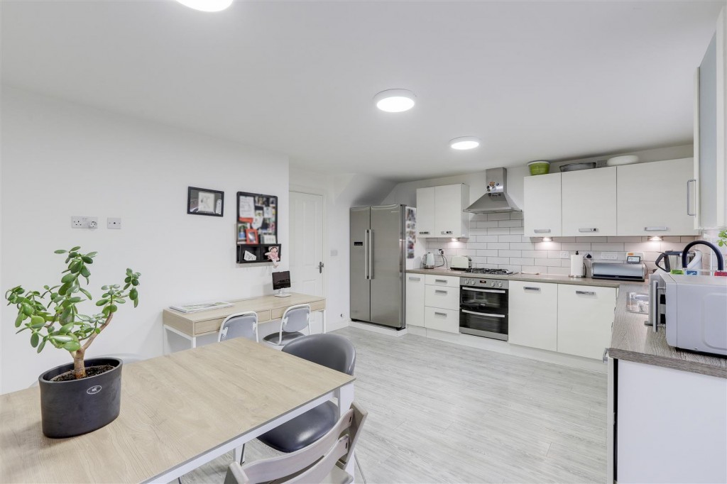 Autumn Way, Beeston, Nottinghamshire, NG9 2JW