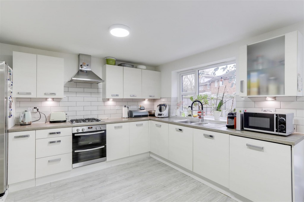 Autumn Way, Beeston, Nottinghamshire, NG9 2JW