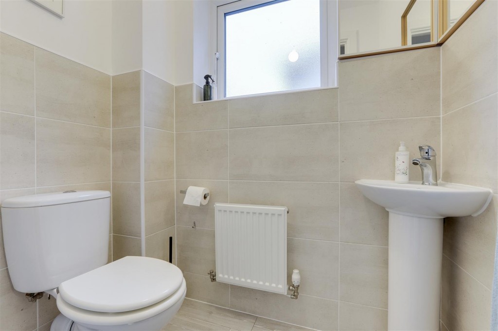 Autumn Way, Beeston, Nottinghamshire, NG9 2JW