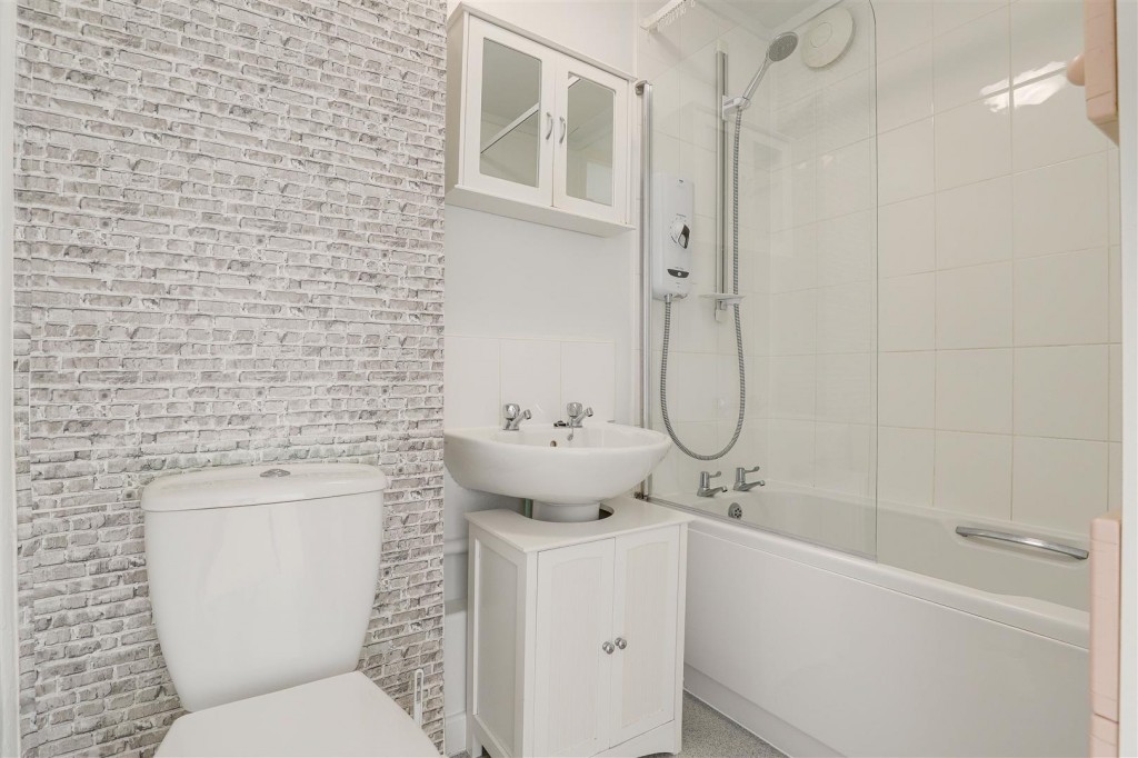 Foxhill Road, Carlton, Nottinghamshire, NG4 1SF