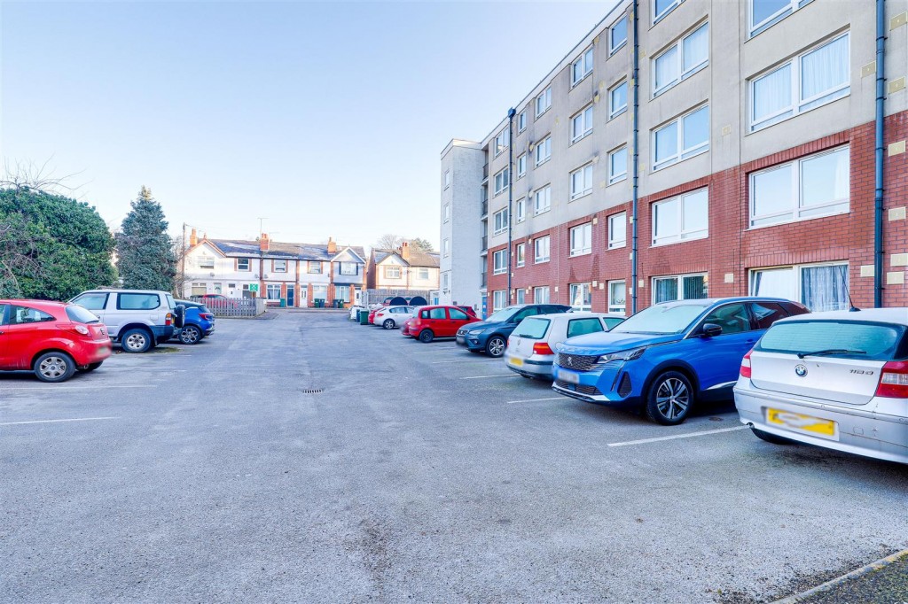 Foxhill Road, Carlton, Nottinghamshire, NG4 1SF