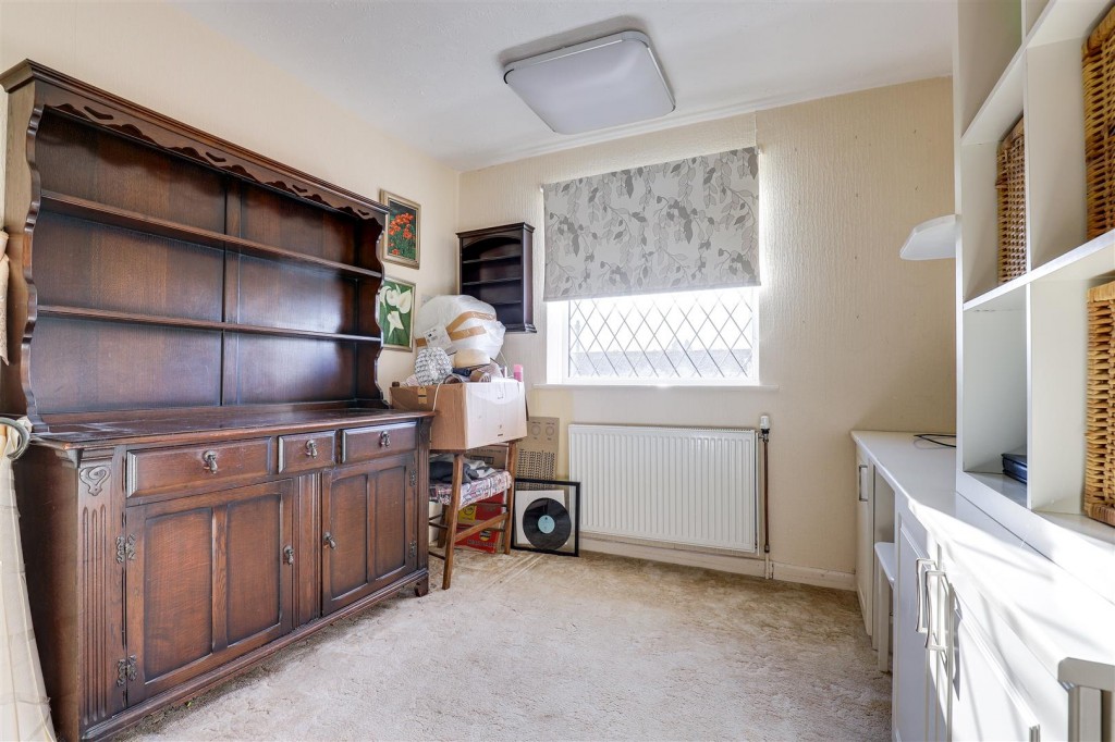 Abbotsbury Close, Rise Park, Nottinghamshire, NG5 5AL