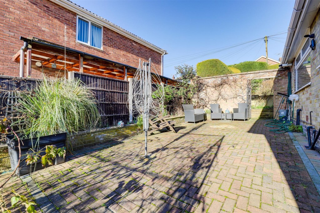 Abbotsbury Close, Rise Park, Nottinghamshire, NG5 5AL