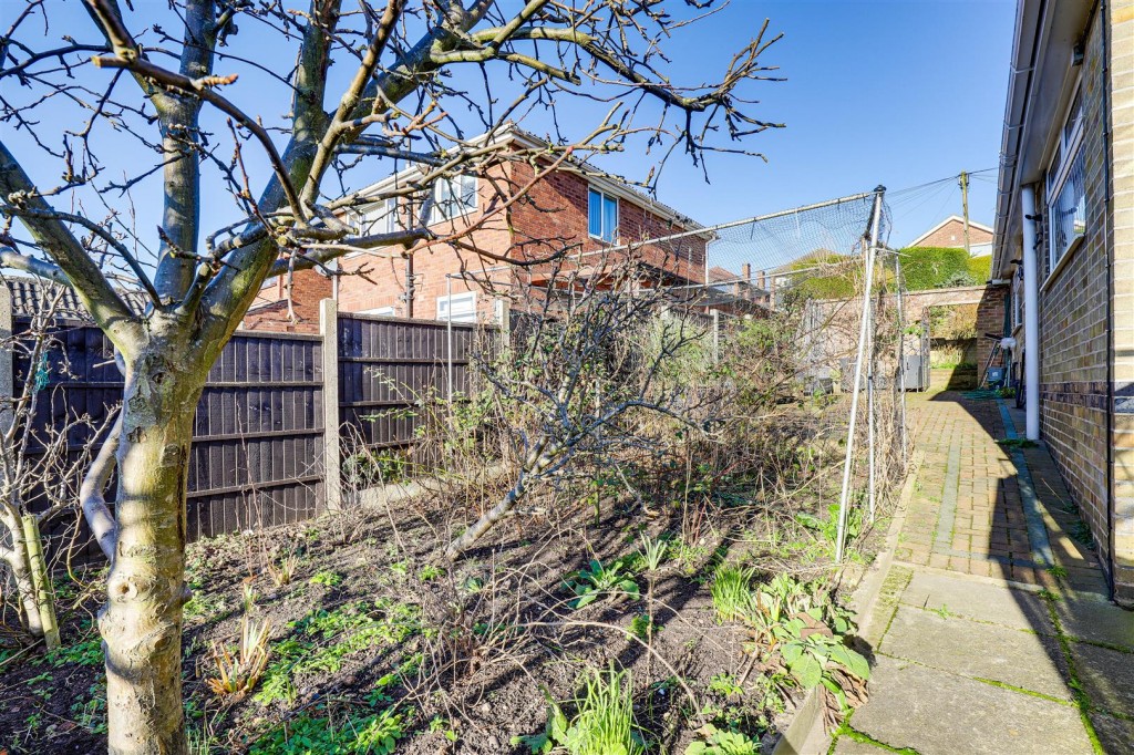Abbotsbury Close, Rise Park, Nottinghamshire, NG5 5AL