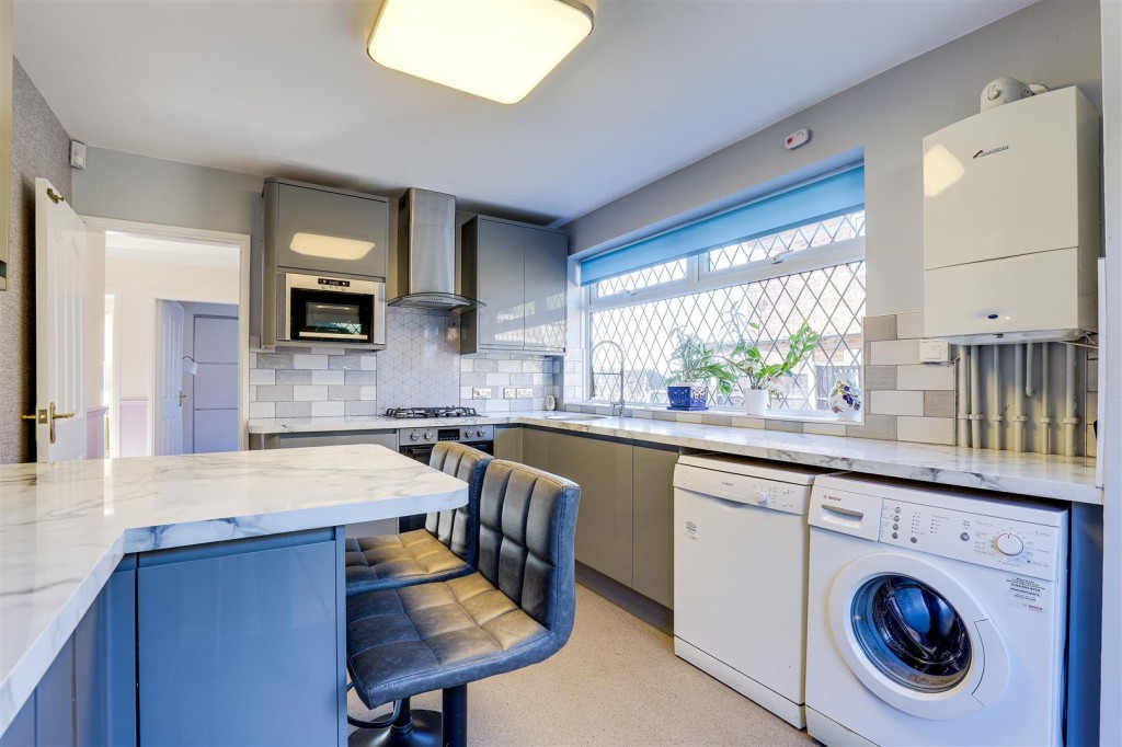 Abbotsbury Close, Rise Park, Nottinghamshire, NG5 5AL