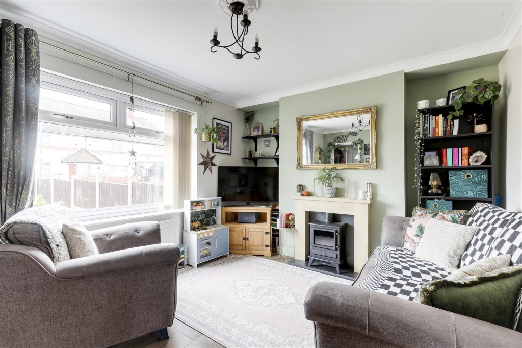 Lawton Drive, Nottingham, Nottinghamshire, NG6 8BL