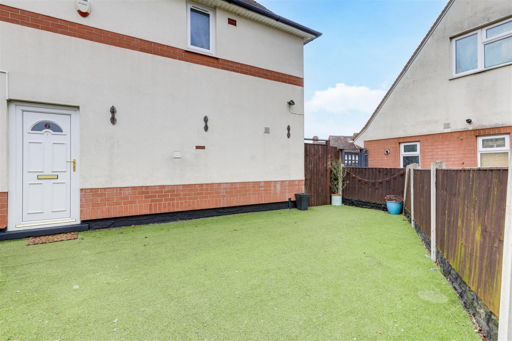 Lawton Drive, Nottingham, Nottinghamshire, NG6 8BL