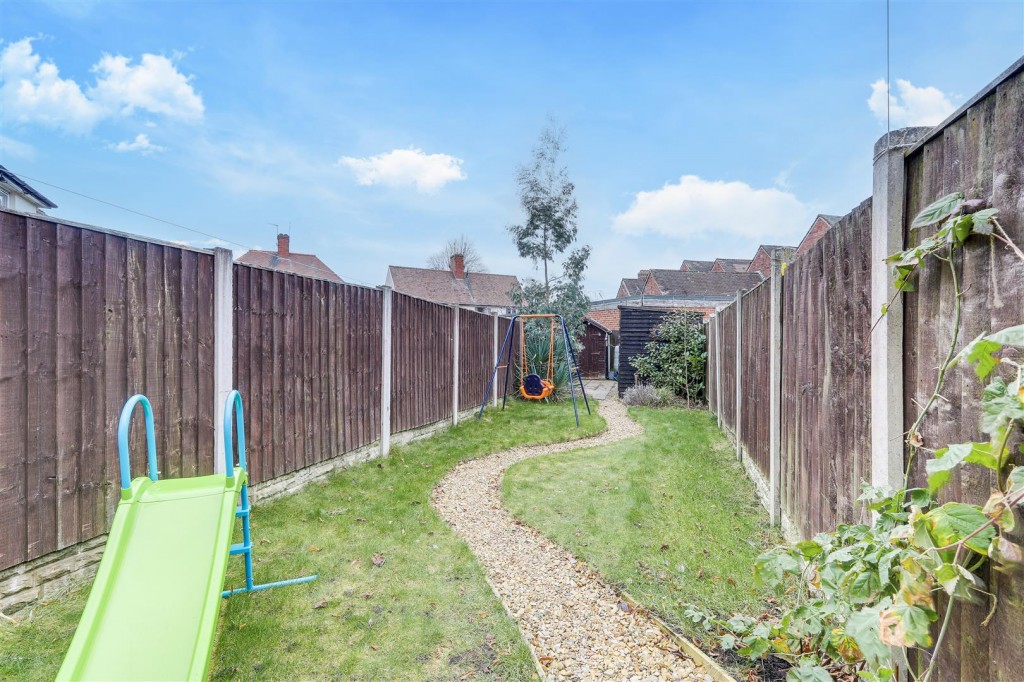 Lawton Drive, Nottingham, Nottinghamshire, NG6 8BL
