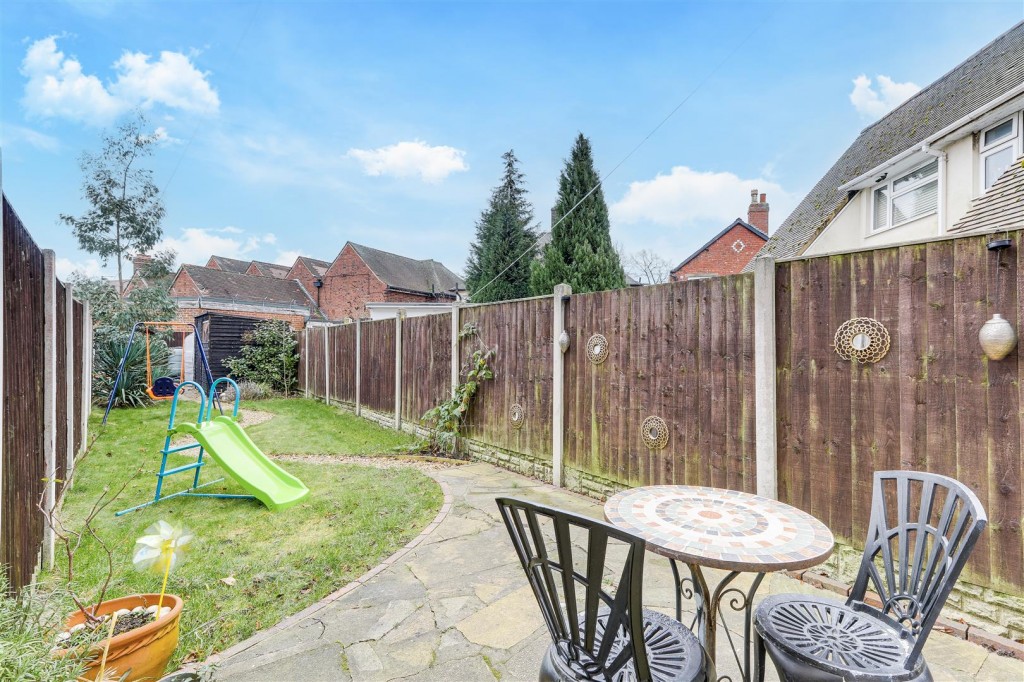 Lawton Drive, Nottingham, Nottinghamshire, NG6 8BL