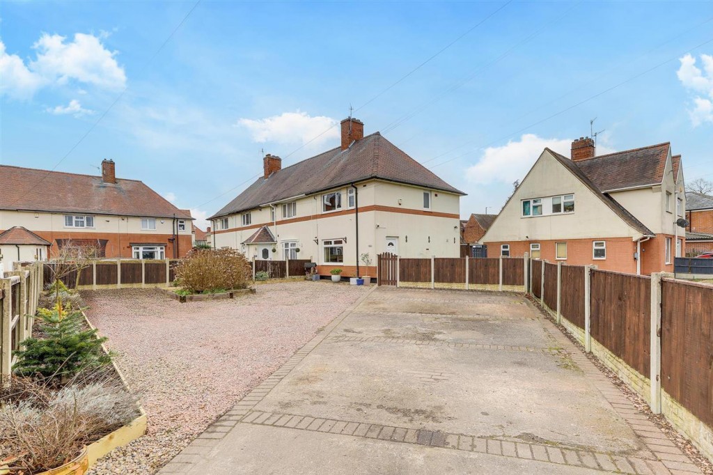 Lawton Drive, Nottingham, Nottinghamshire, NG6 8BL