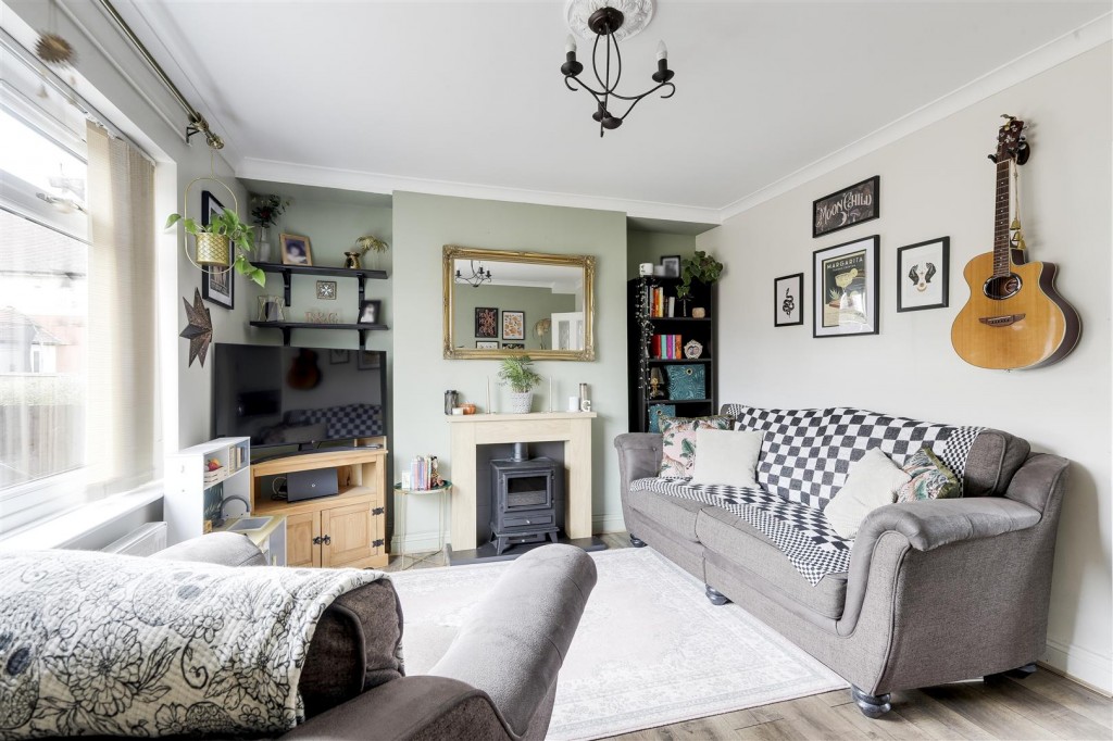 Lawton Drive, Nottingham, Nottinghamshire, NG6 8BL