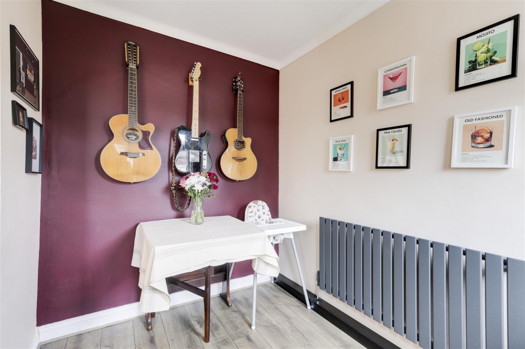 Lawton Drive, Nottingham, Nottinghamshire, NG6 8BL