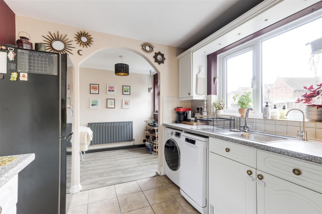 Lawton Drive, Nottingham, Nottinghamshire, NG6 8BL