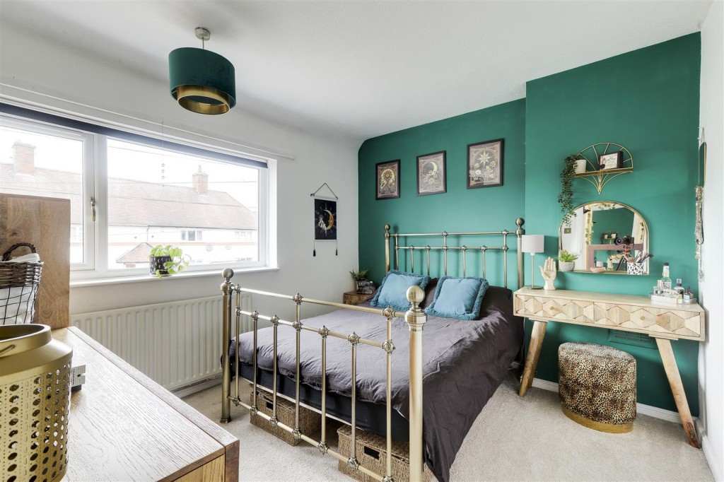 Lawton Drive, Nottingham, Nottinghamshire, NG6 8BL