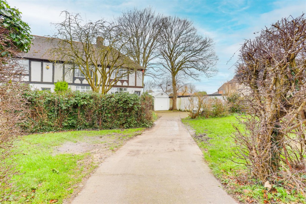 Wilford Lane, Wilford, Nottinghamdhire, NG11 7AX