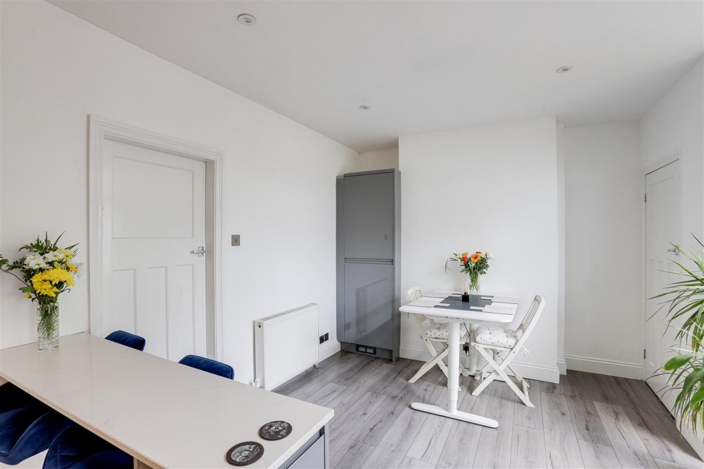 Wilford Lane, Wilford, Nottinghamdhire, NG11 7AX