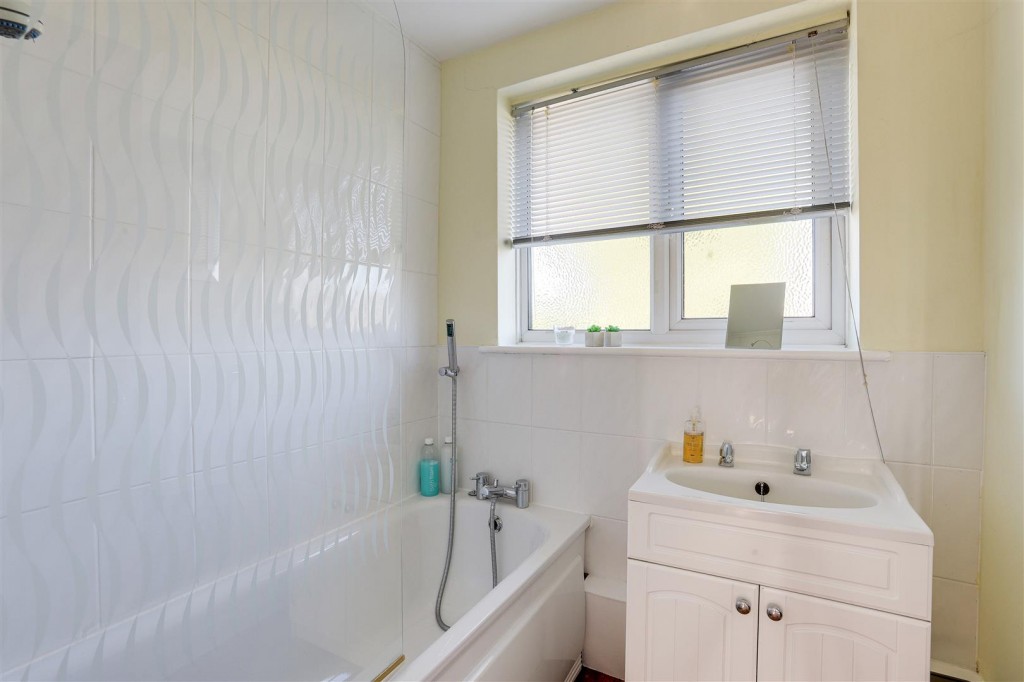 Shaldon Close, Rise Park, Nottinghamshire, NG5 5EN