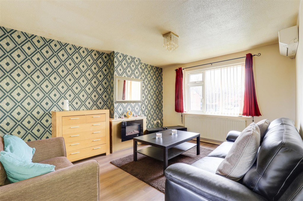 Iona Gardens, Nottingham, Nottinghamshire, NG5 9NT
