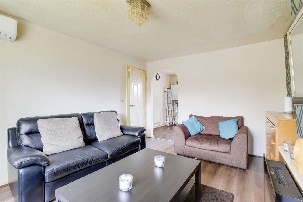 Iona Gardens, Nottingham, Nottinghamshire, NG5 9NT
