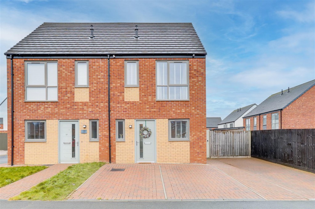 Harker Close, Hucknall, Nottinghamshire, NG15 6XF