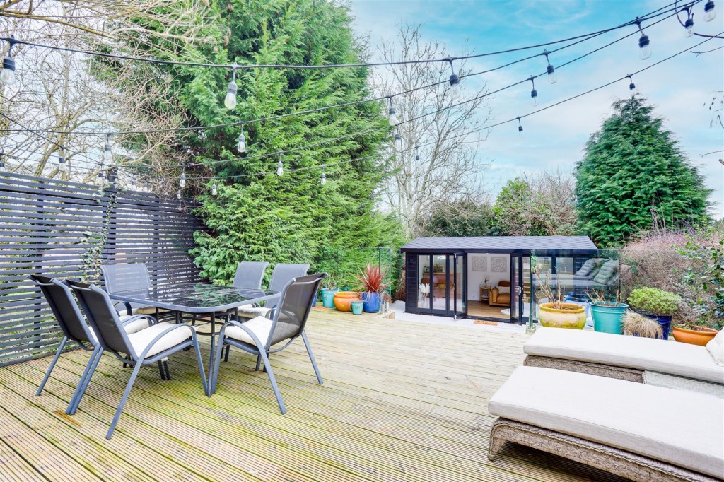Breckhill Road, Woodthorpe, Nottinghamshire, NG5 4GQ