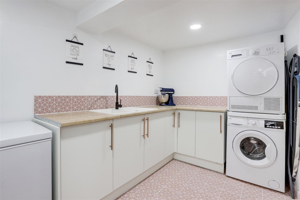 Breckhill Road, Woodthorpe, Nottinghamshire, NG5 4GQ