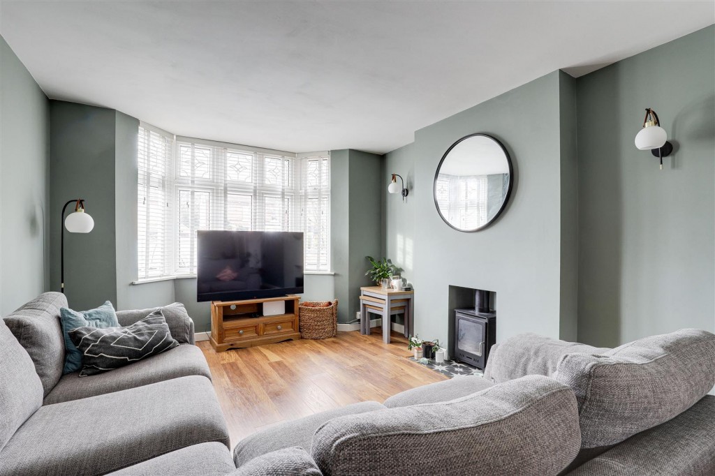 Waverley Avenue, Gedling, Nottinghamshire, NG4 3HH